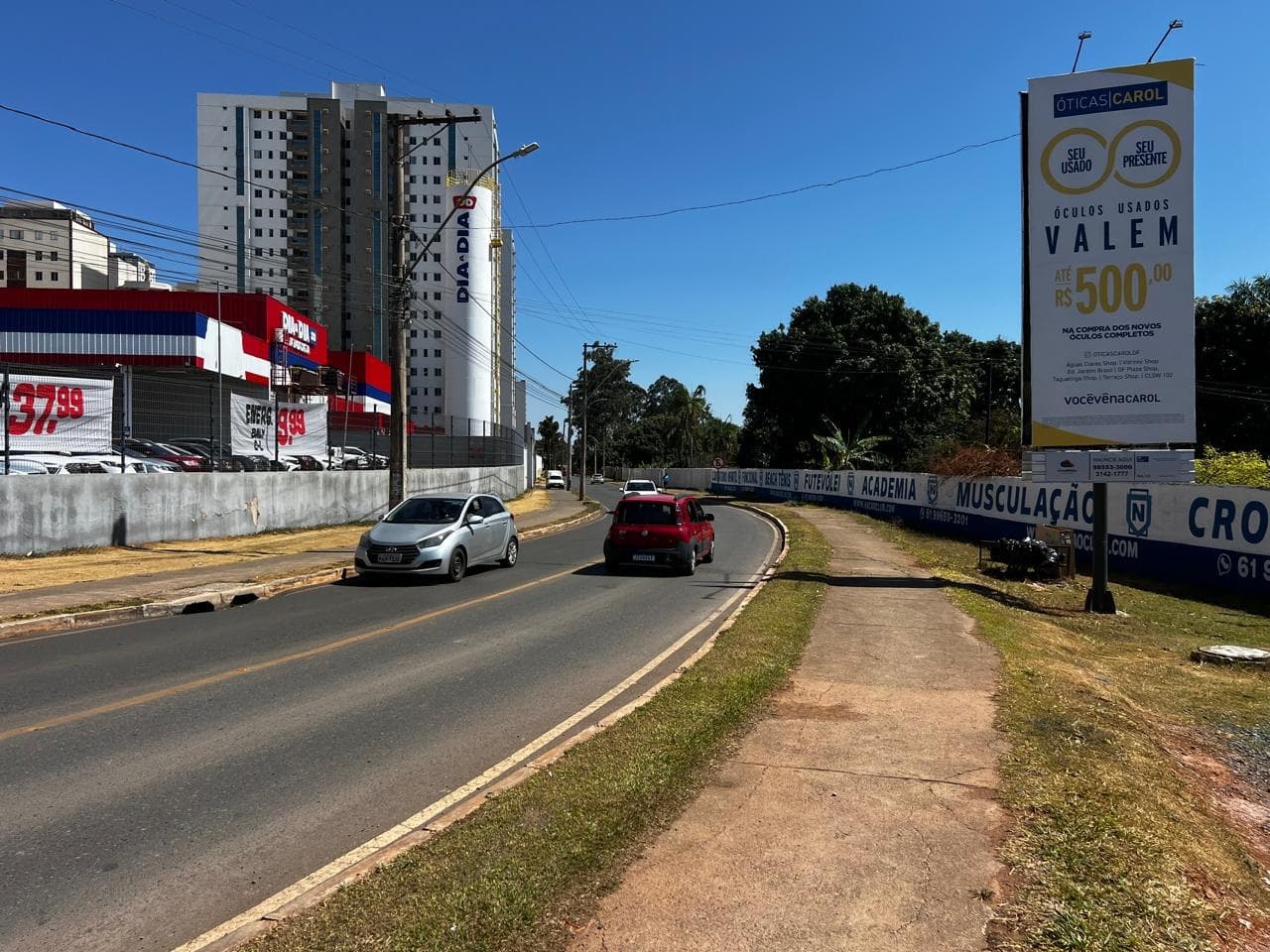 Frontlight Vertical — Avenida Manacá