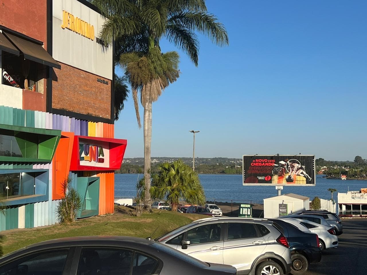 Frontlight — Asa Sul | Frontlight Setor de Clubes Estacionamento Pier 21