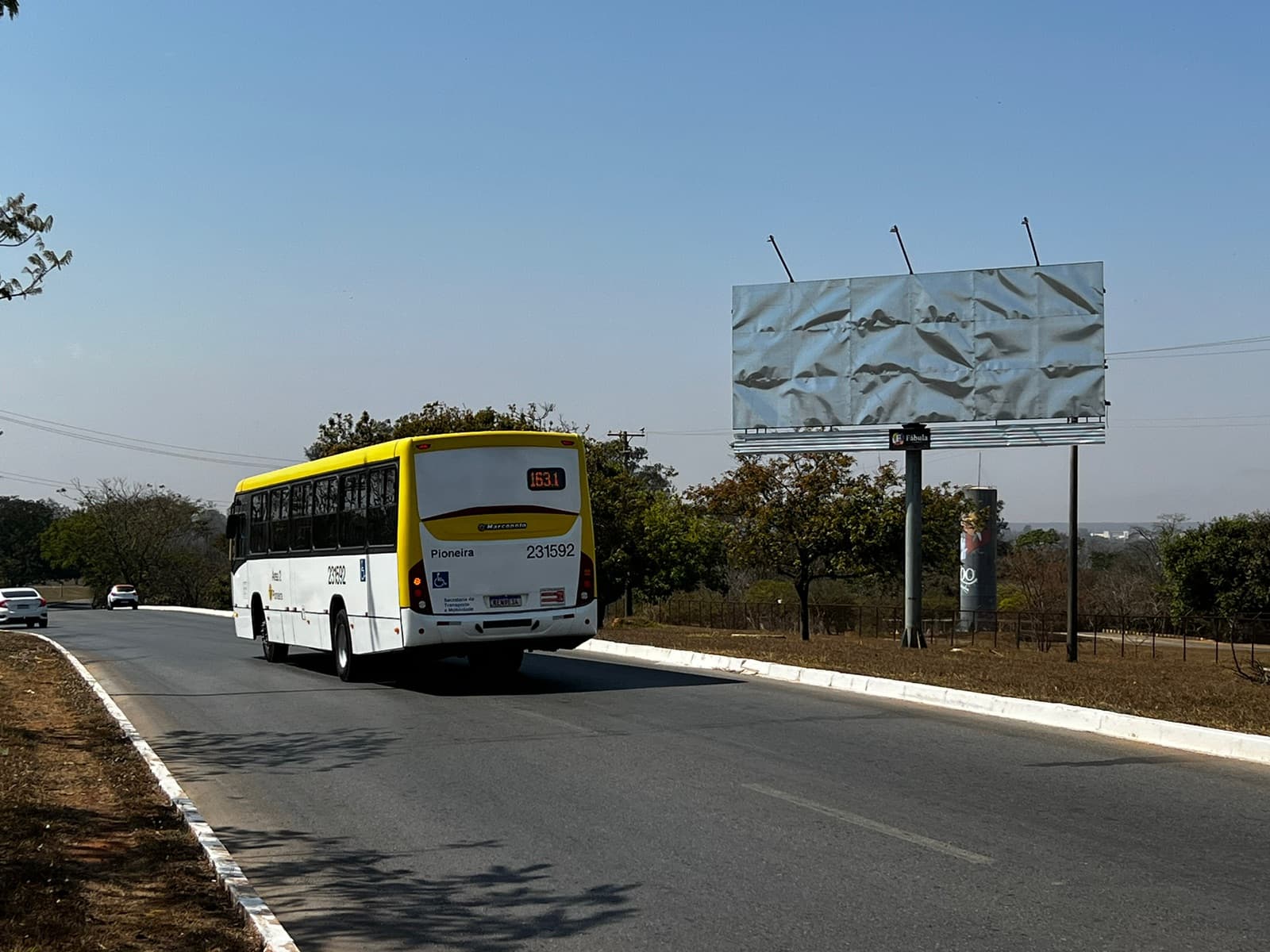 Frontlight — EPGU, Em frente ao Zoológico de Brasília, DF-051