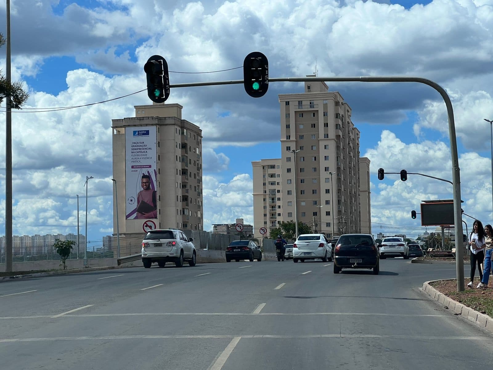 Empena — Acesso a Avenida Sandu Norte