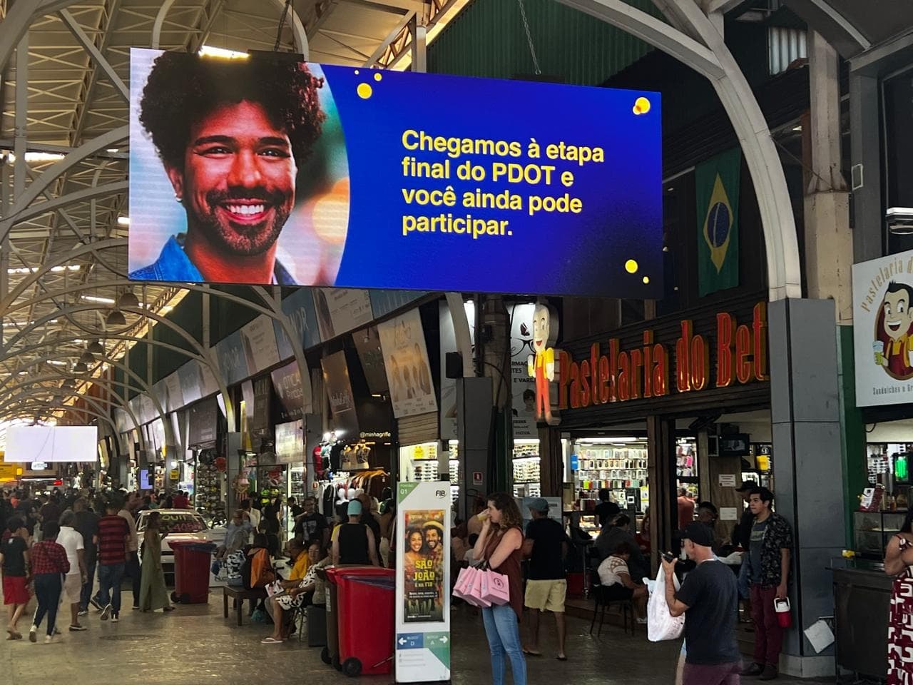 Painel de LED — LED | Feira dos Importados área central