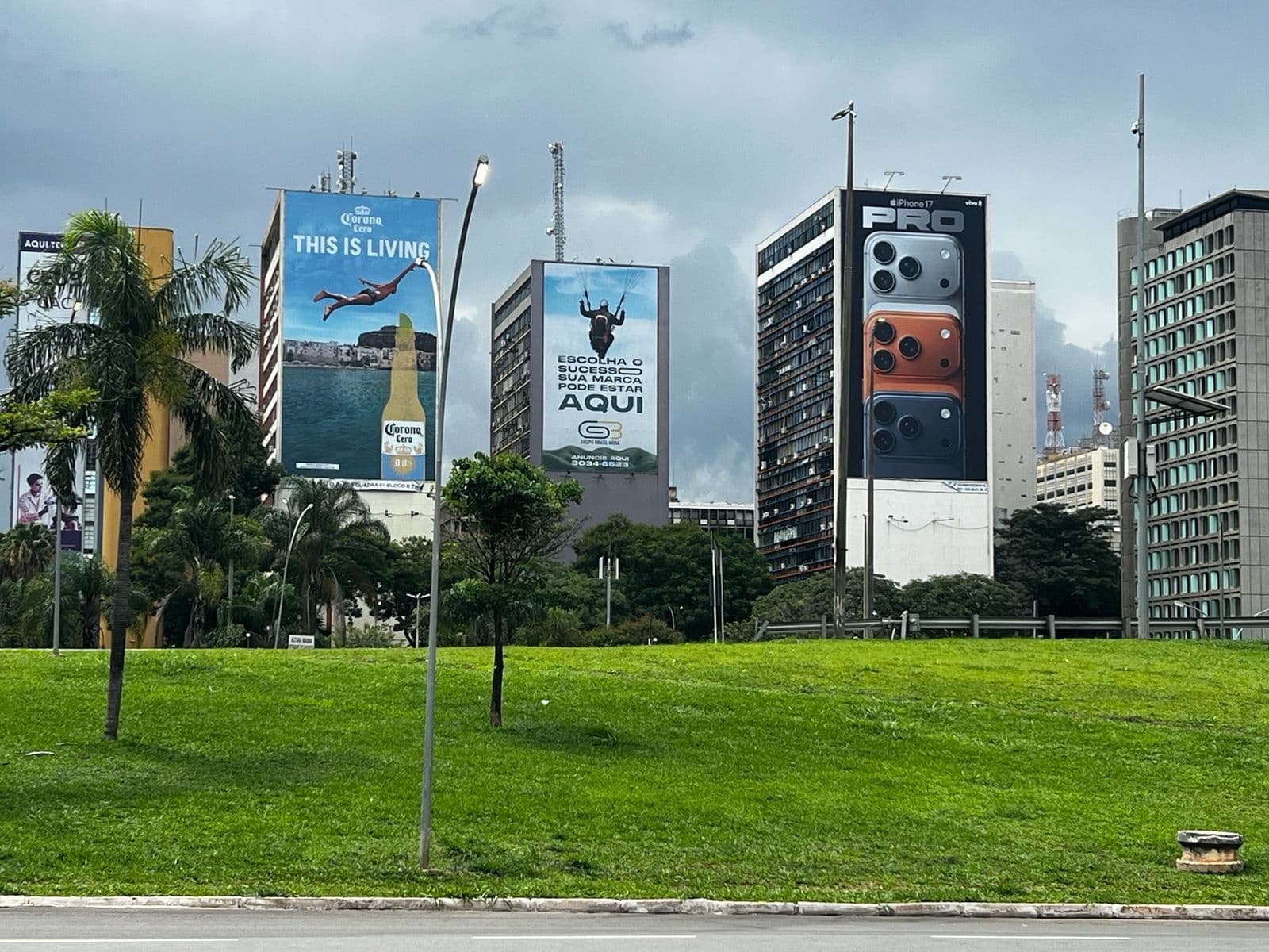 Mega Empena — Edifício Antonio Venâncio da Silva, voltada para a Galeria, Eixo W Sul e Eixo Rodoviário de Brasília