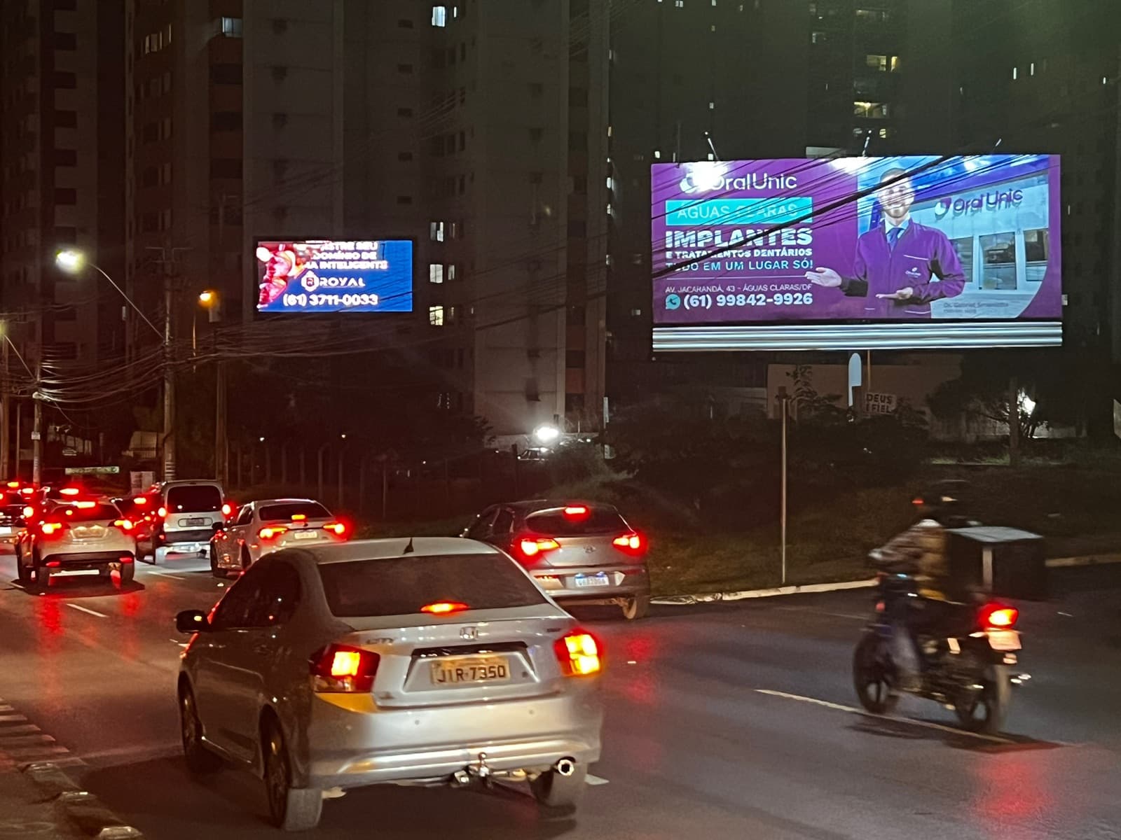 Frontlight — Avenida Araucárias