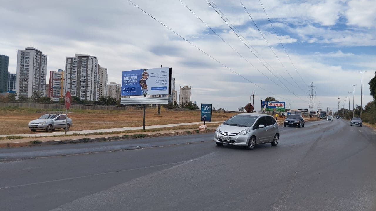 Minifront — Rua Copaíba com a Rua 210