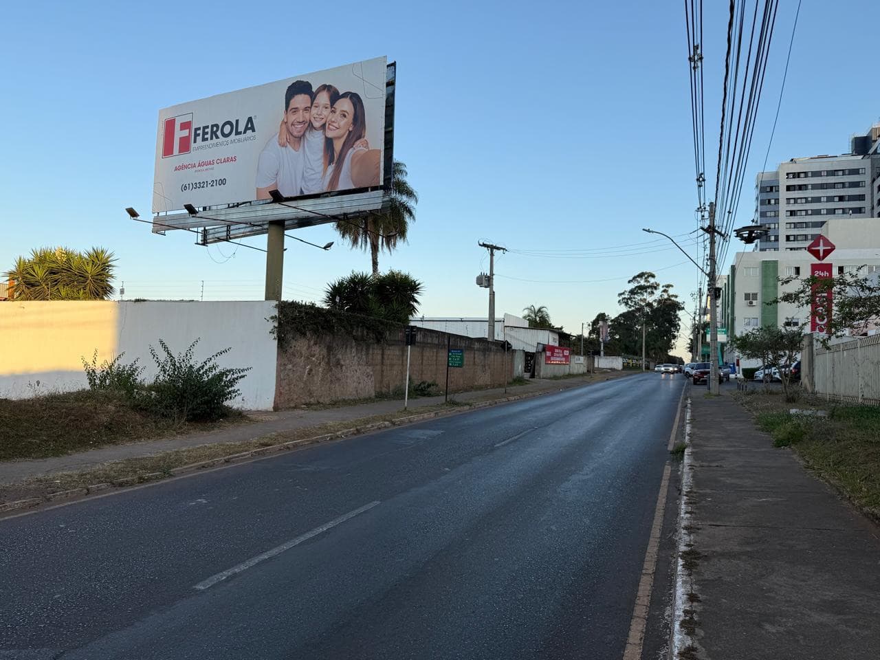 Frontlight — Rua Manacá