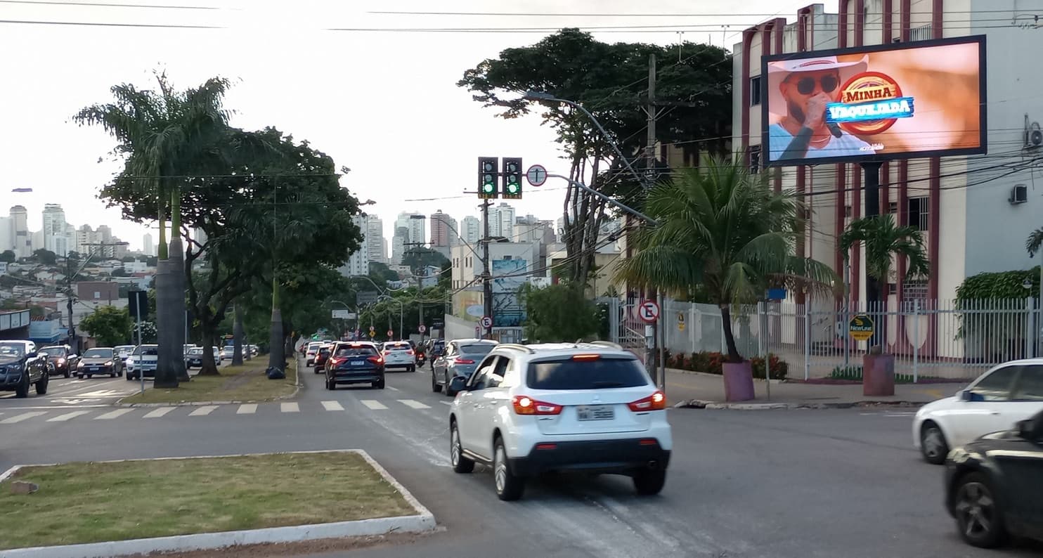 Painel de LED — Avenida Eurico Viana semáforo av. 2 Radial