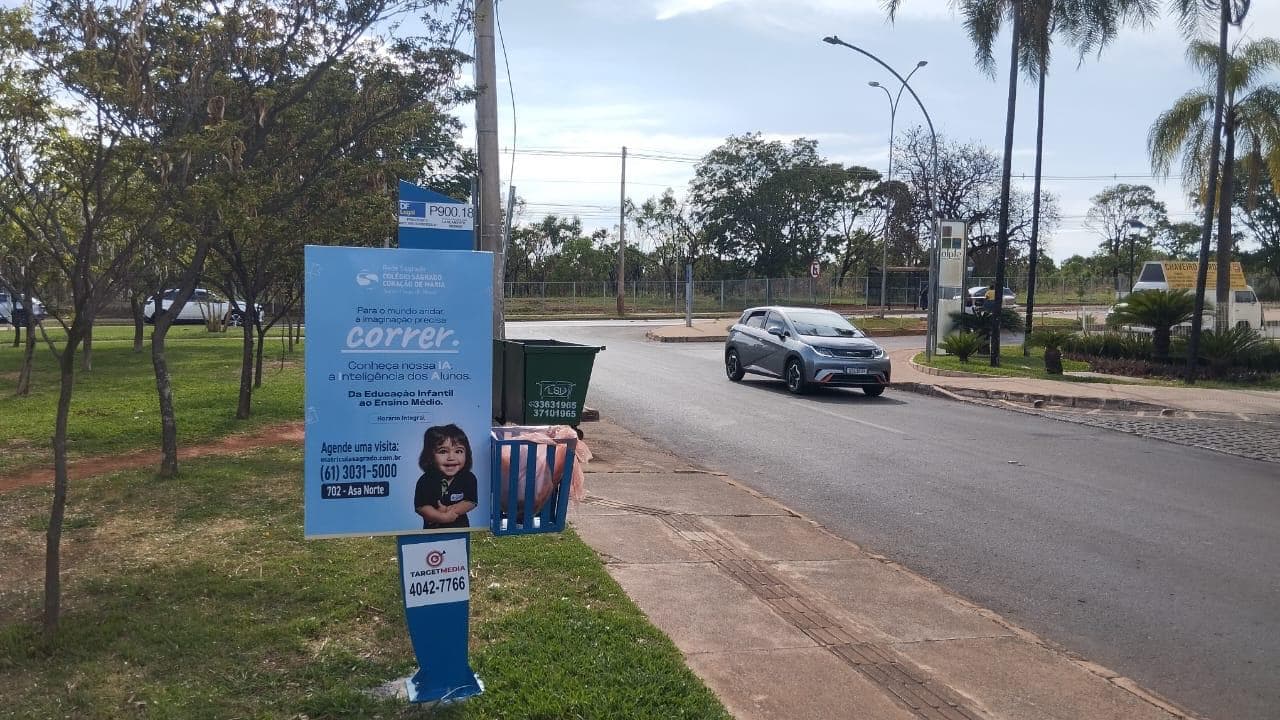 Totem — CLNW 10/11, Setor Noroeste, entre SQNW 310