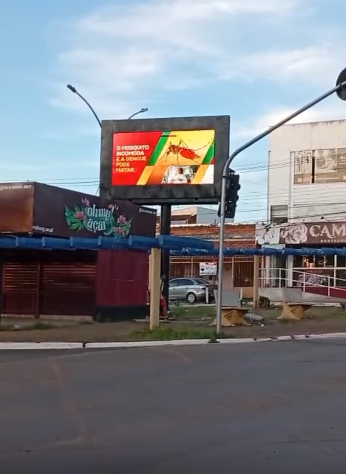 Painel de LED — Cruzamento com a rua do Lago, Quadra 3 Norte