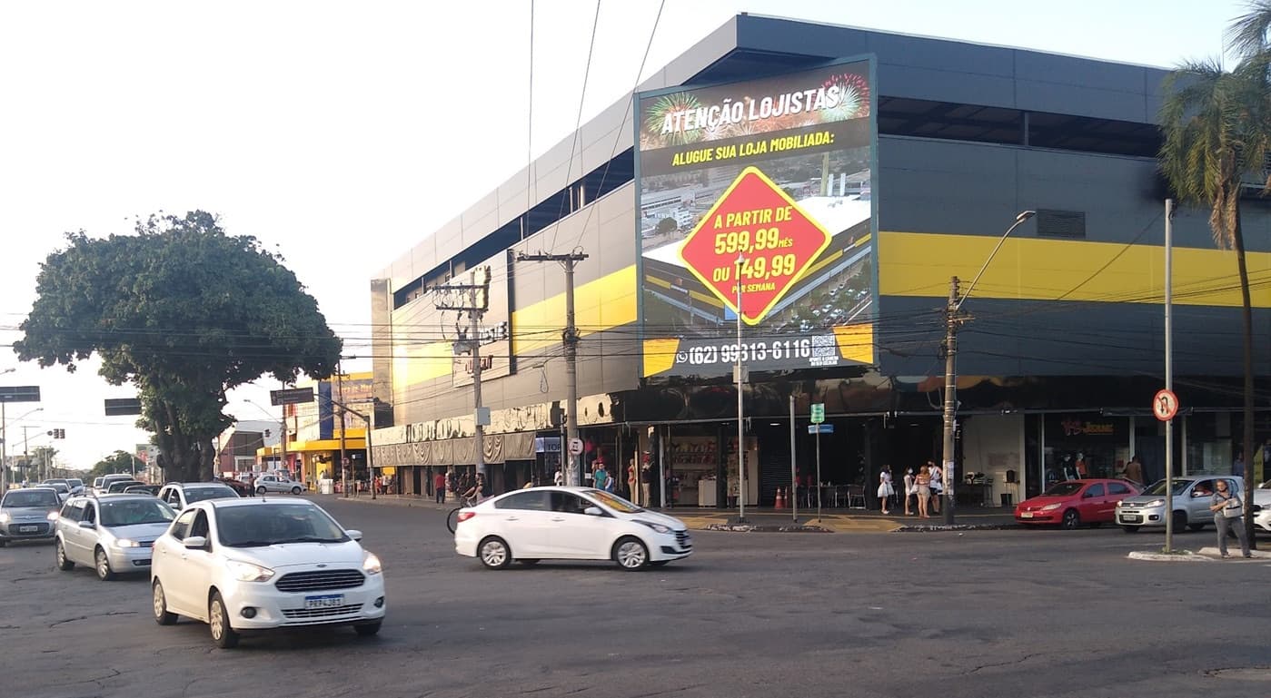 Painel de LED — Avenida Independência semáforo Av. 44. Setor Central