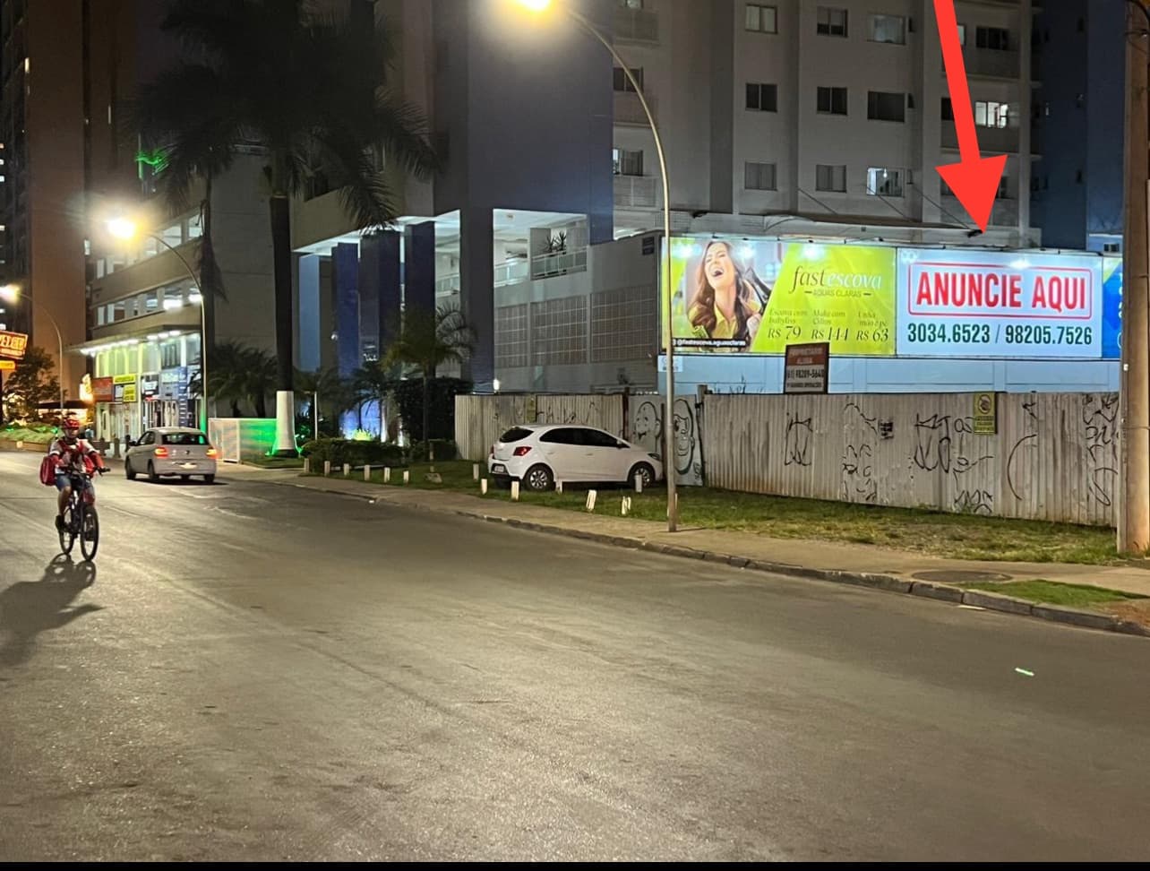Empena — Rua das Pitangueiras, acesso Boulevard Sul