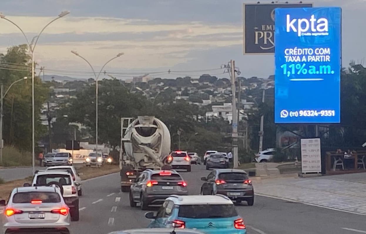 Painel de LED — Avenida Alphaville Flamboyant, em frente ao Empório Prime