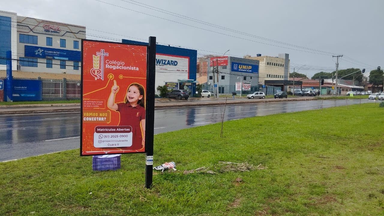 Totem — Avenida Contorno, QE 13