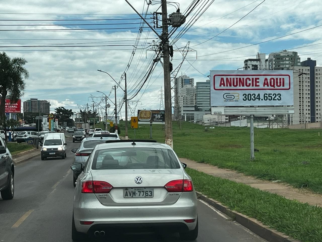 Minifront — Vereda da Cruz, Em frente ao Residencial Village