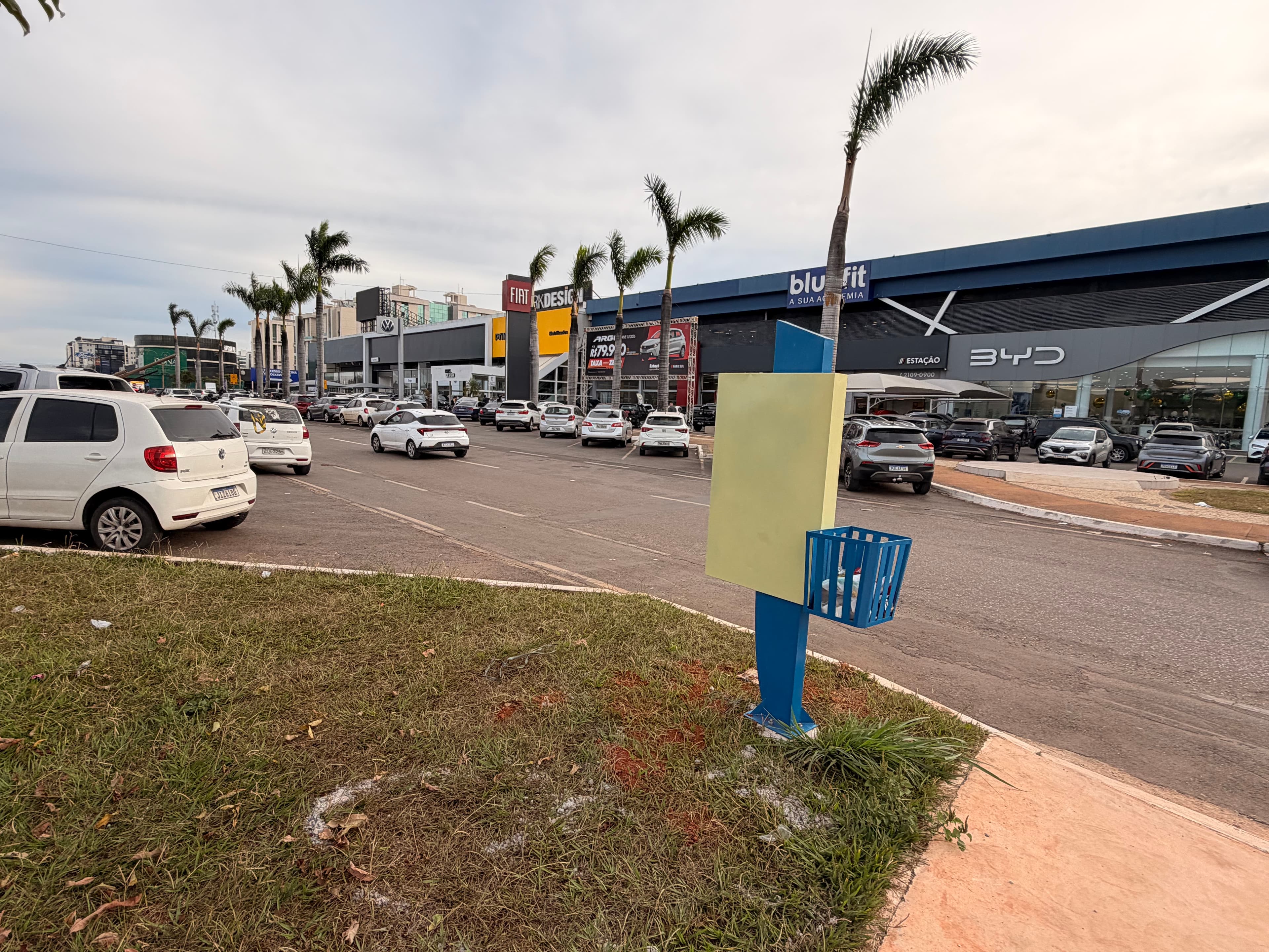 Totem — SGCV, Em frente ao Park Design