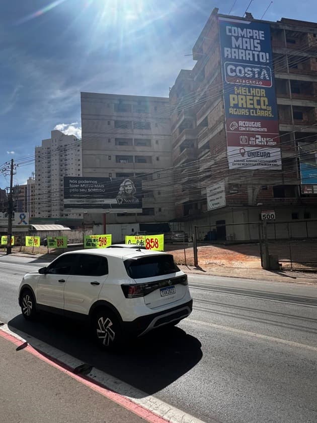 Empena — Avenida Castanheiras, Lote 500