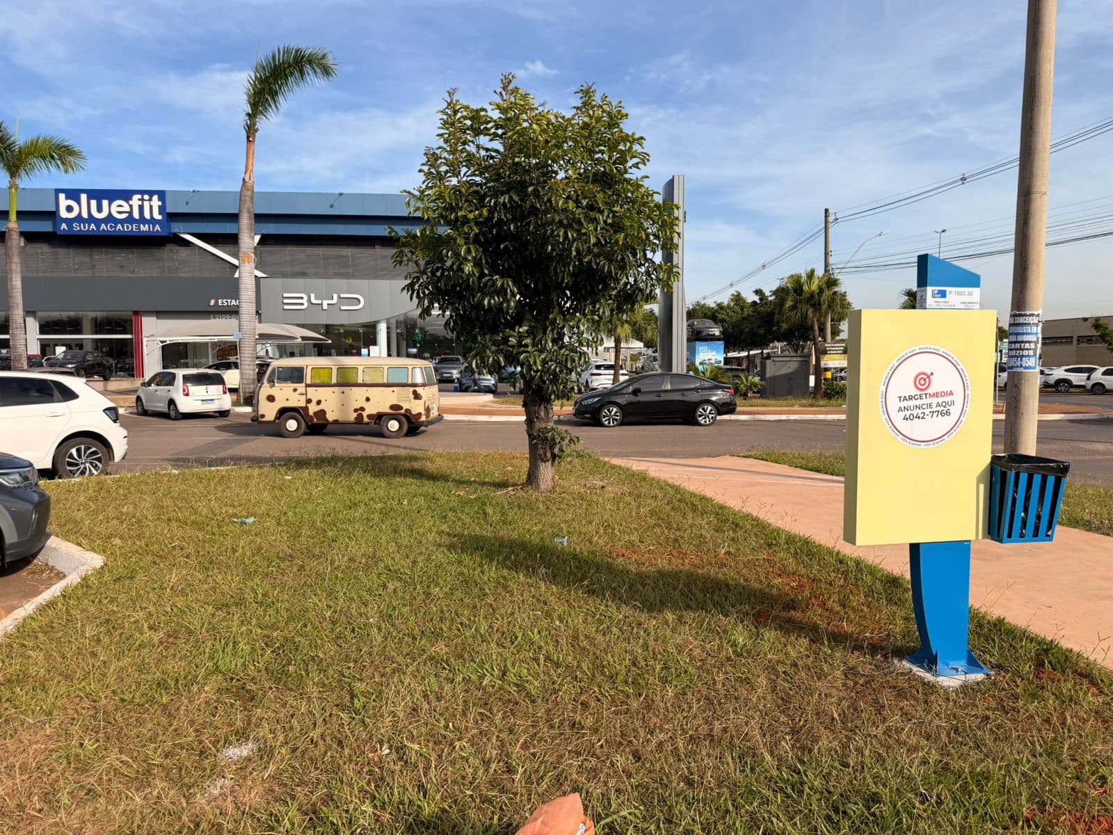 Totem — SGCV, Em frente ao Park Design